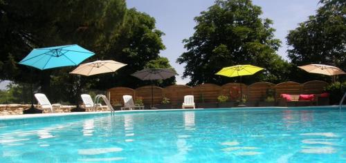CAMPING LES TRUFFIERES***