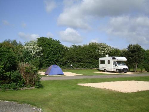 Centenary Way Camping and Caravan Pa...